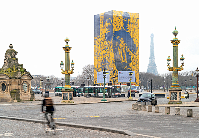 Der Obelisk von Luxor steht auf der Place de la Concorde in Paris und ist zurzeit von einer Gerüstplane umhüllt. (Foto: Kärcher)