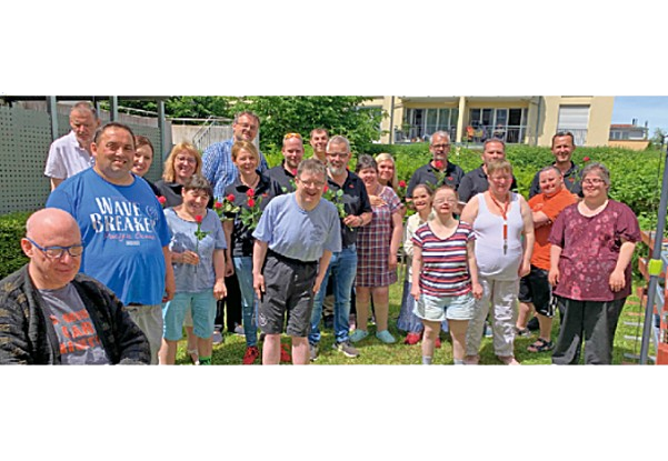 Die Mitarbeiter von RUKO und Bewohner der GWW (Foto: RUKO)